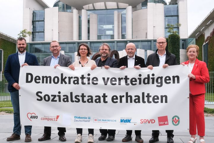 Aktion Verdi und weitere Verbände Demokratie Verteidigen Sozialstaat erhalten